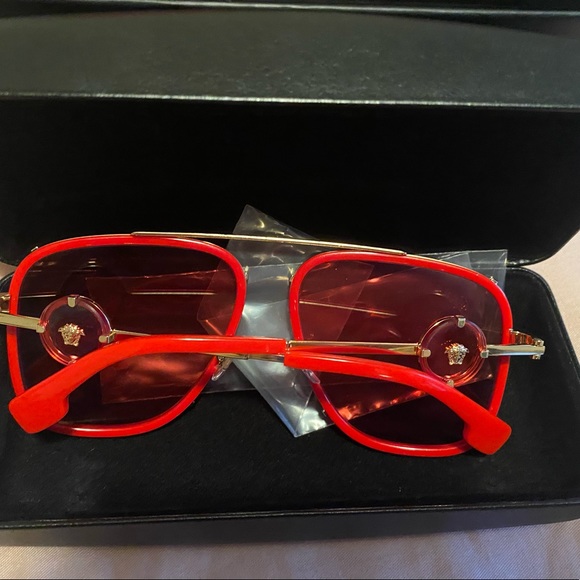 Brand new with box - Picture 3 of 3